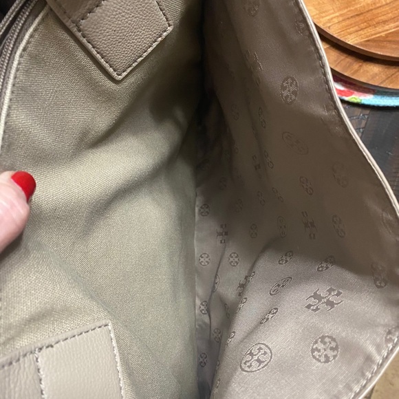 *SOLD* Tory Burch Leather Tote Bag in French Grey - Picture 4 of 9